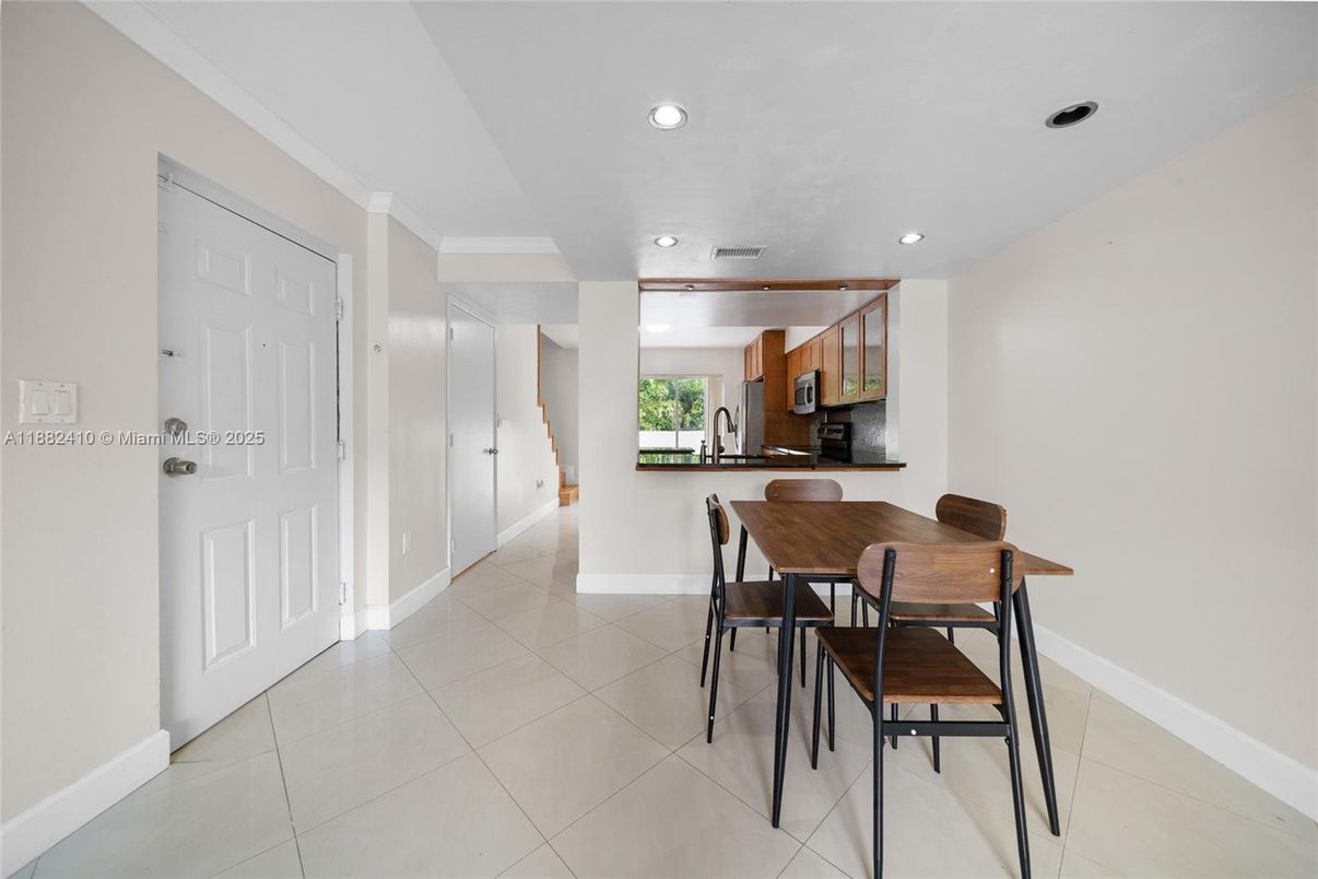 Dining room, Interior, Kitchen, Recessed Lighting