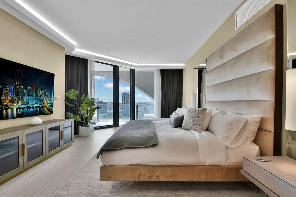 Bedroom, Interior, Recessed Lighting, Water