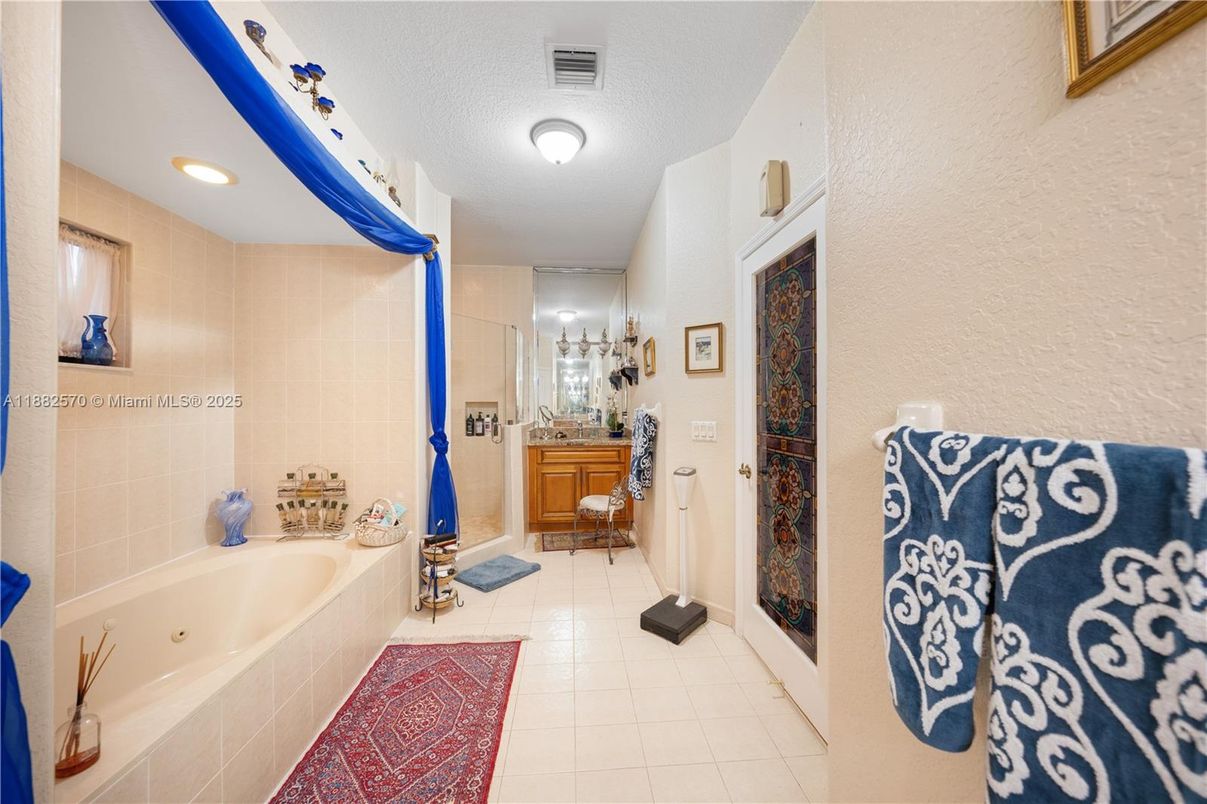 Bathroom, Interior, Recessed Lighting