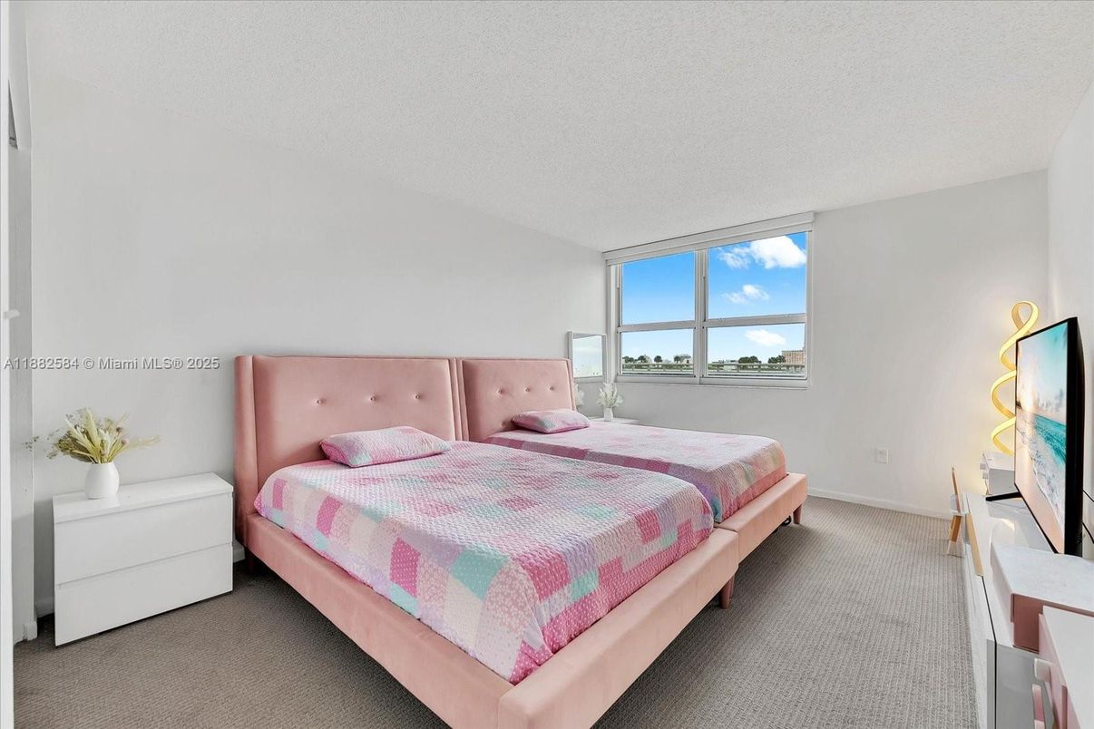 Bedroom, Interior, Water