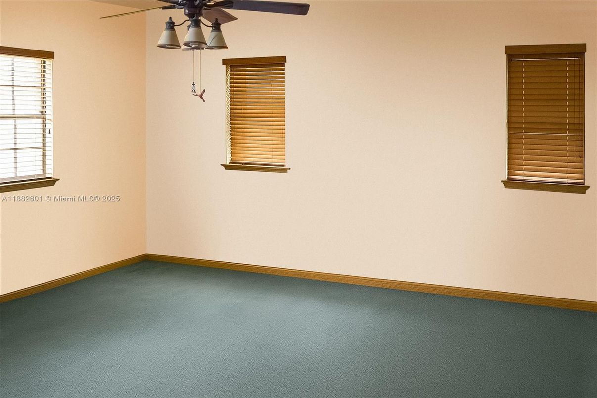 Empty room, Interior