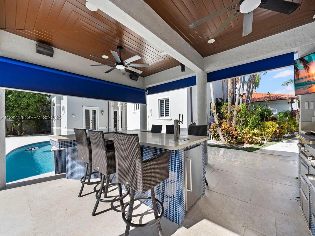 Exterior, Outdoor Kitchen, Pool