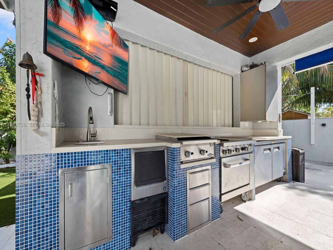 Exterior, Outdoor Kitchen