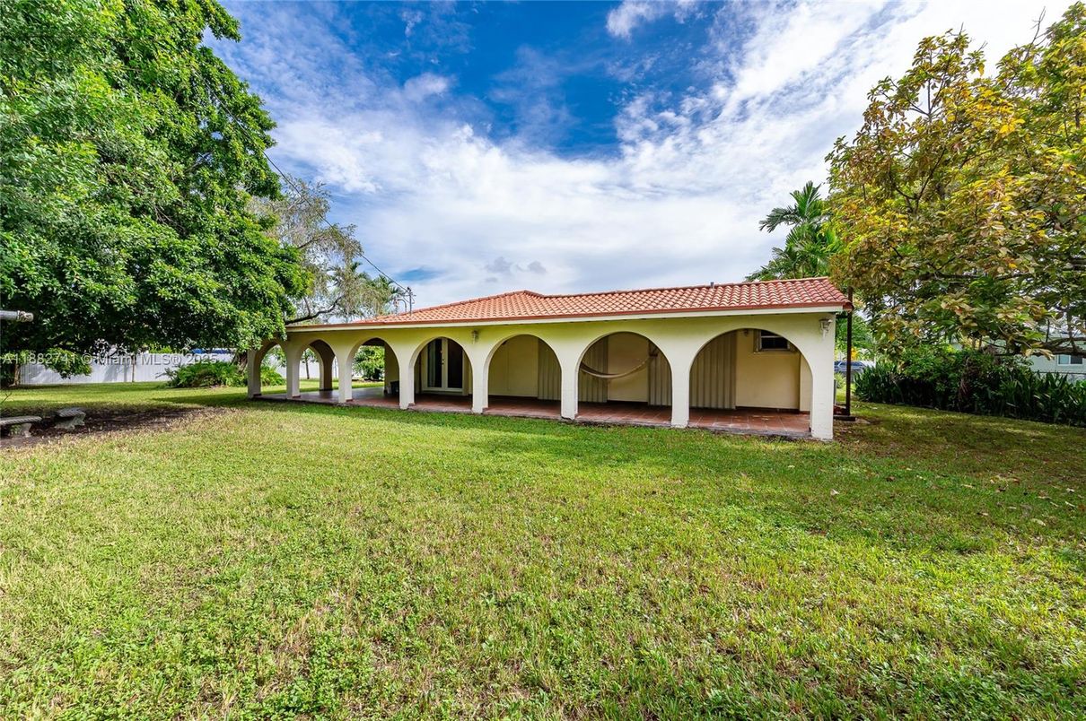 Backyard, Exterior