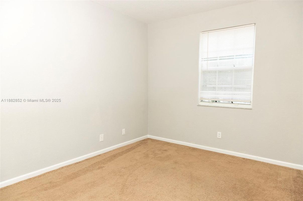 Empty room, Interior