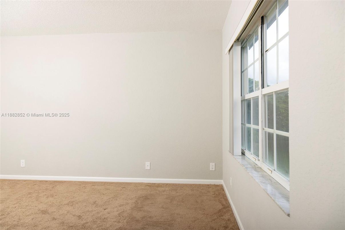 Empty room, Interior