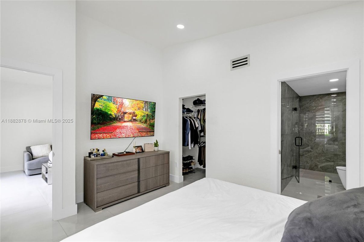 Bathroom, Bedroom, Glass Shower, Interior, Recessed Lighting