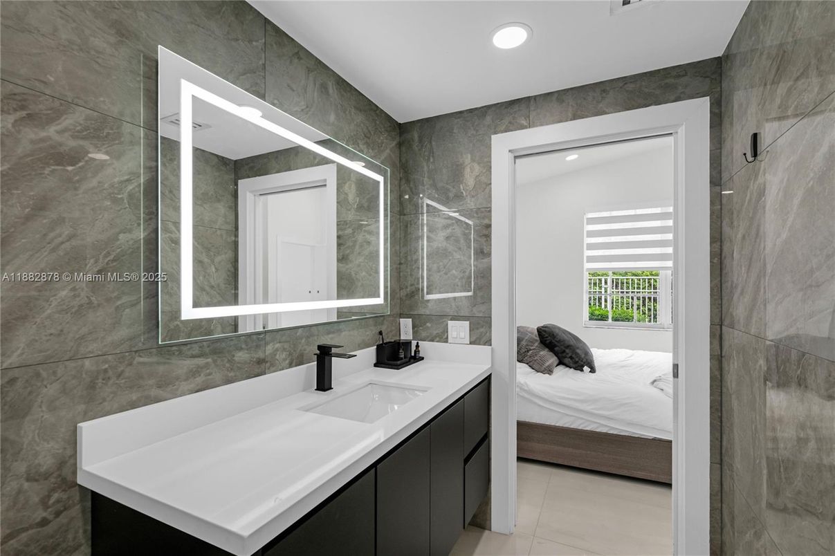 Bathroom, Bedroom, Interior, Marble Walls, Recessed Lighting