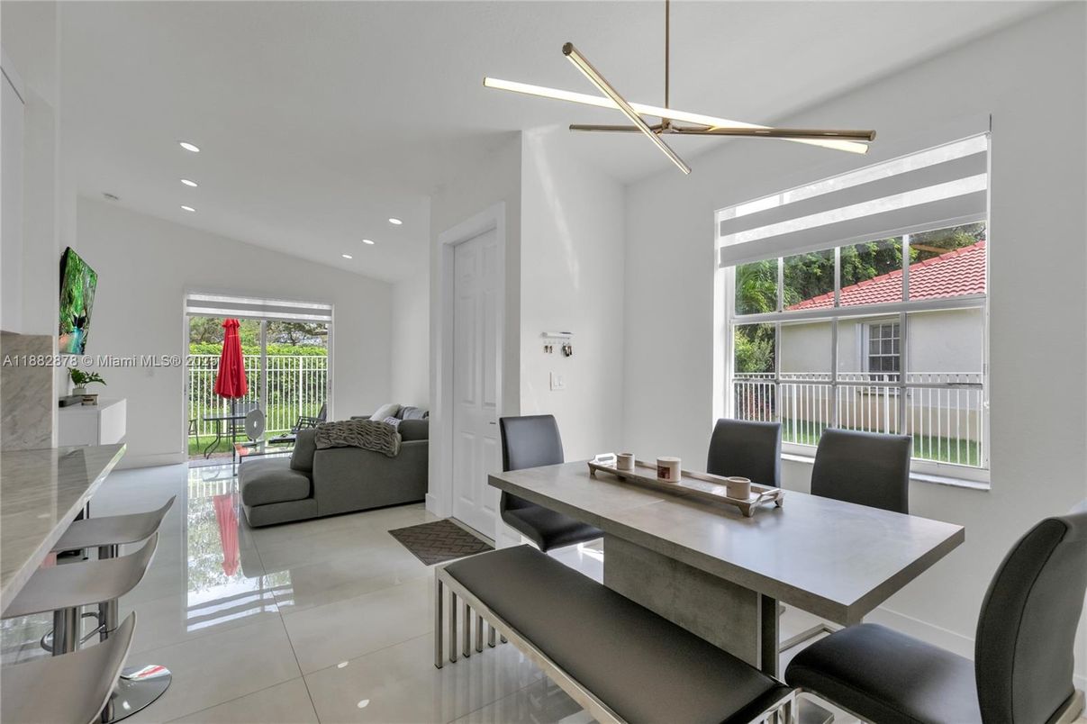 Dining room, Interior, Living room, Recessed Lighting