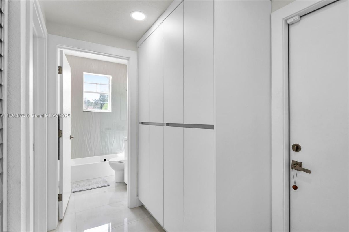 Bathroom, Interior, Recessed Lighting