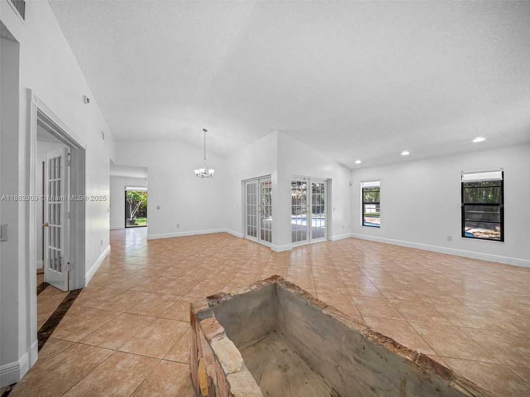 Chandelier, Empty room, Interior, Recessed Lighting