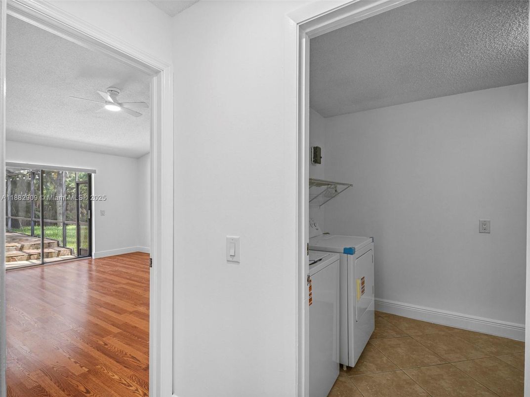 Interior, Washer, Wood Texture Flooring