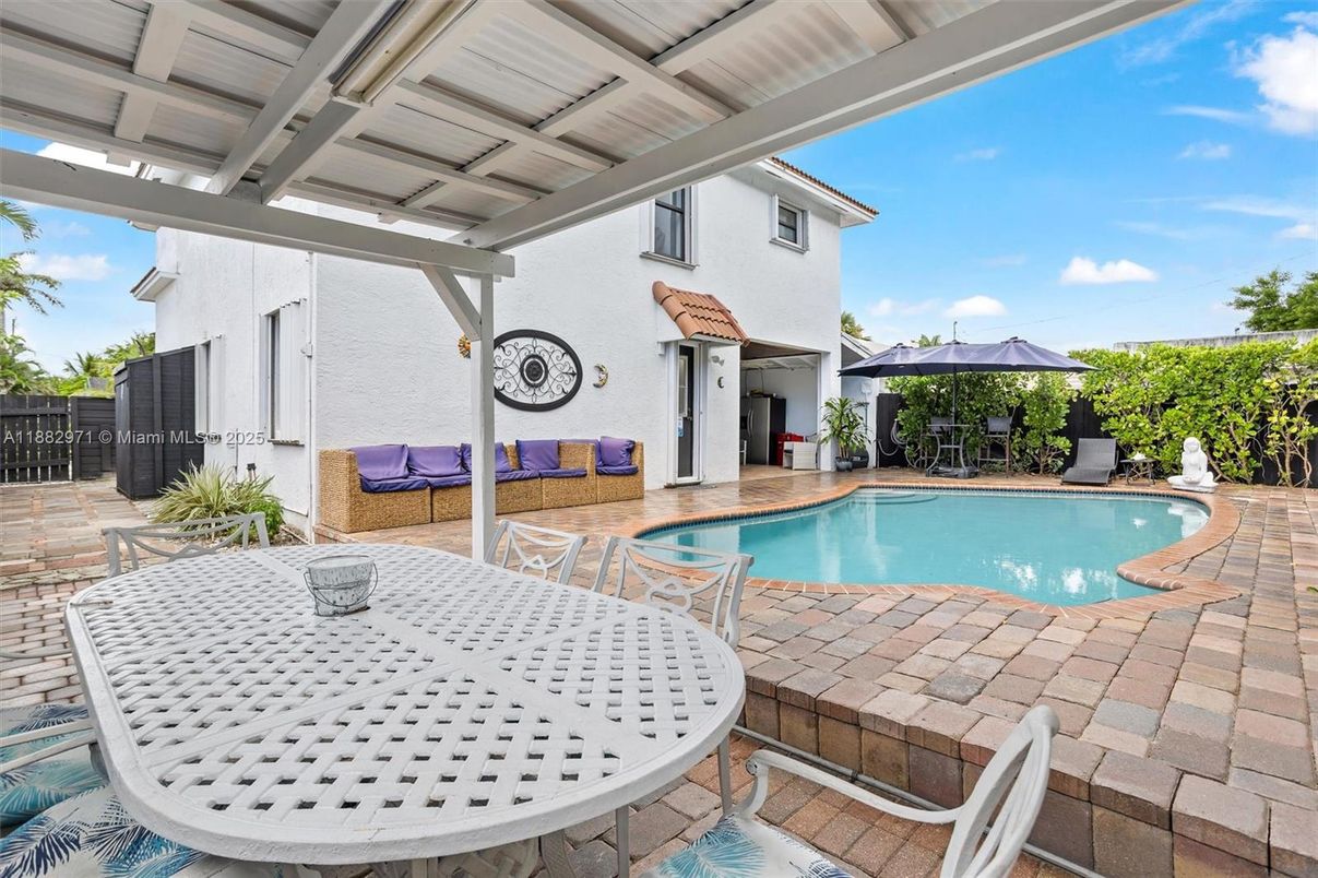 Exterior, Pool