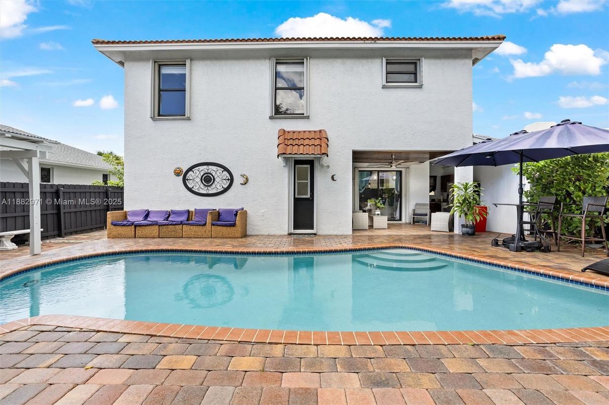 Exterior, Pool