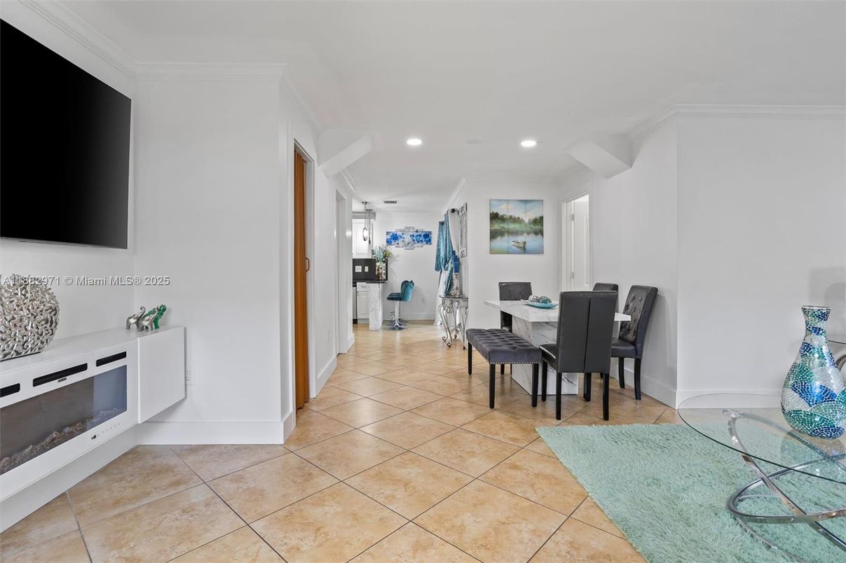 Dining room, Fireplace, Interior, Recessed Lighting