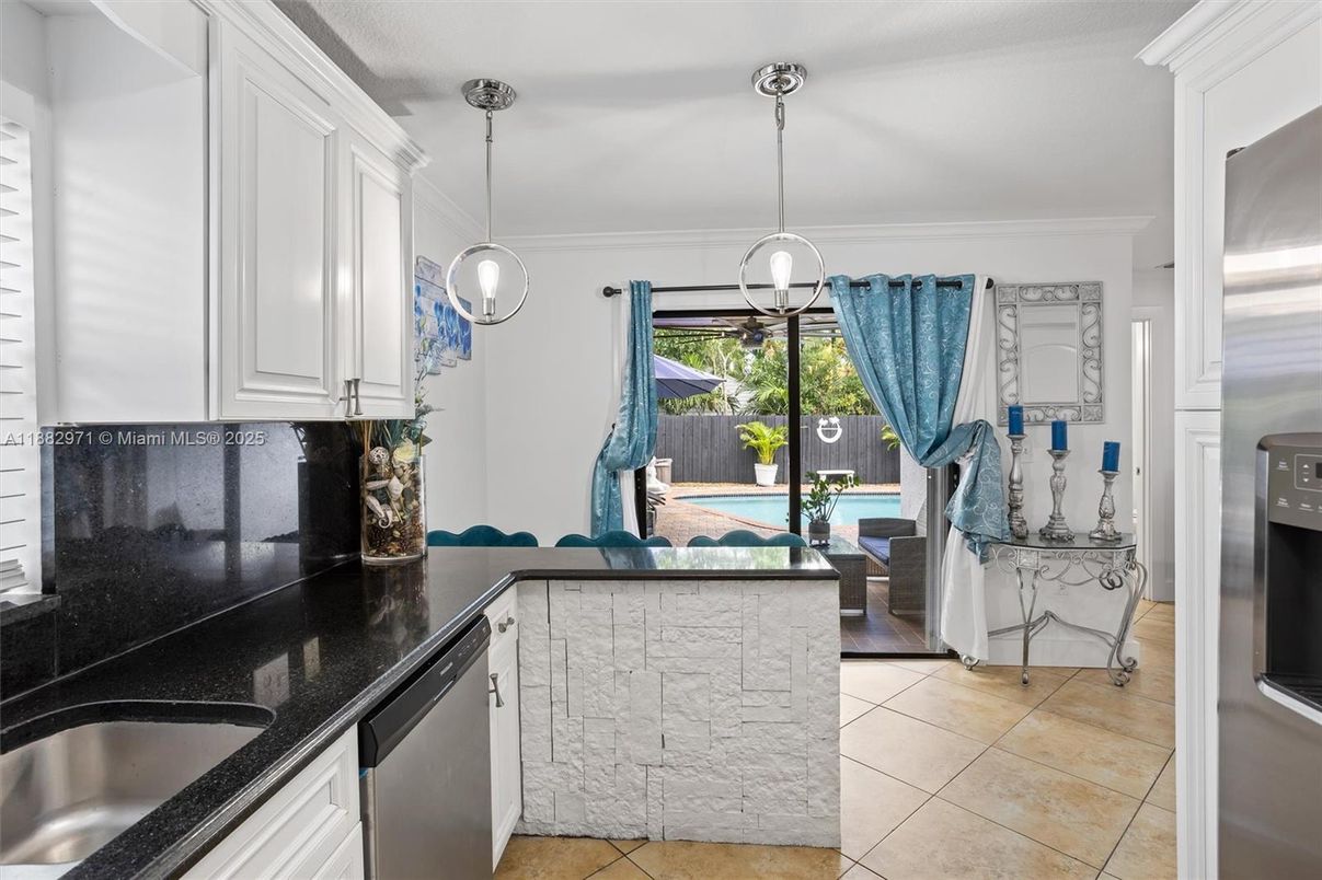 Interior, Kitchen, Pendant Lights, Stainless Steel Appliances