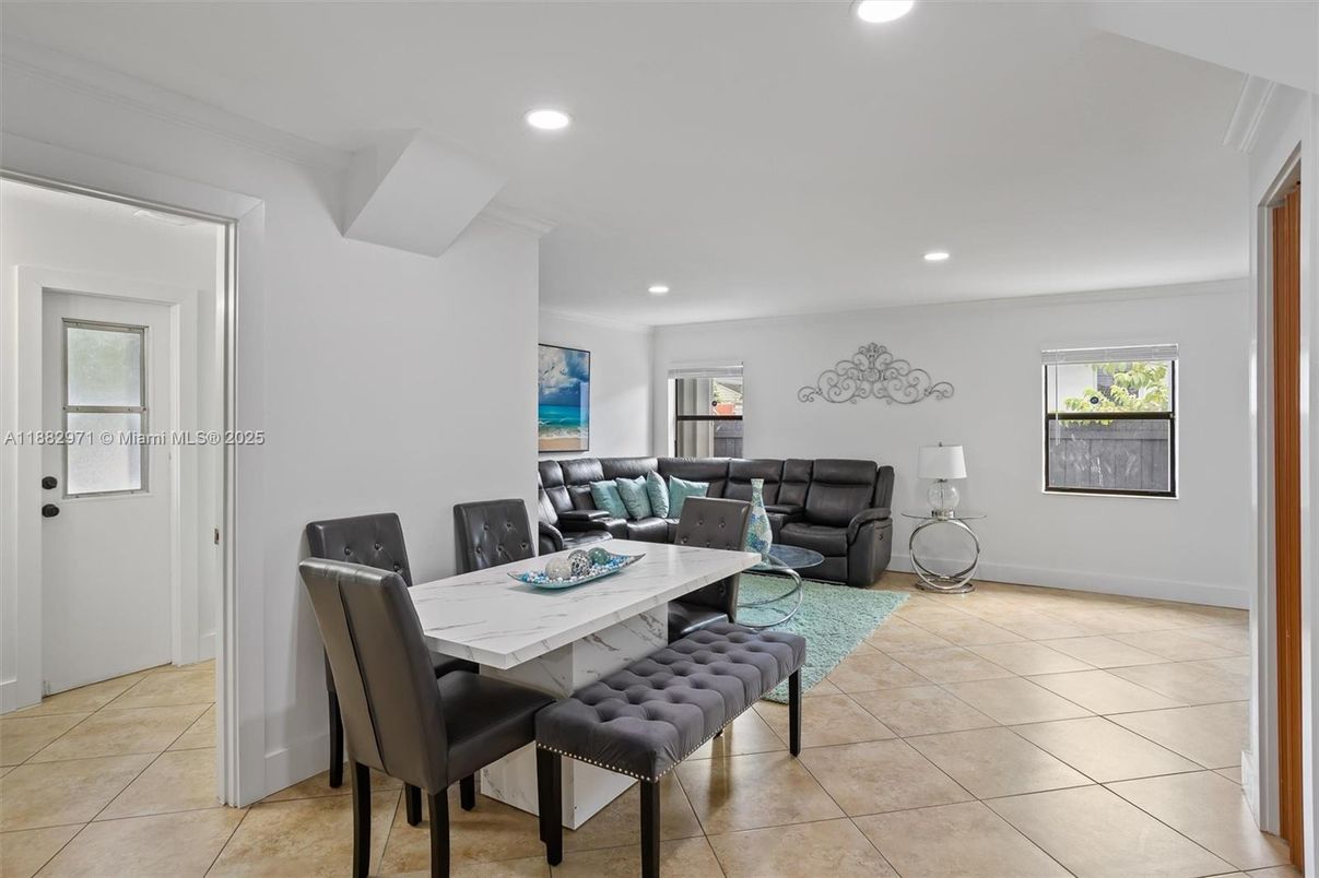 Dining room, Interior, Living room, Recessed Lighting