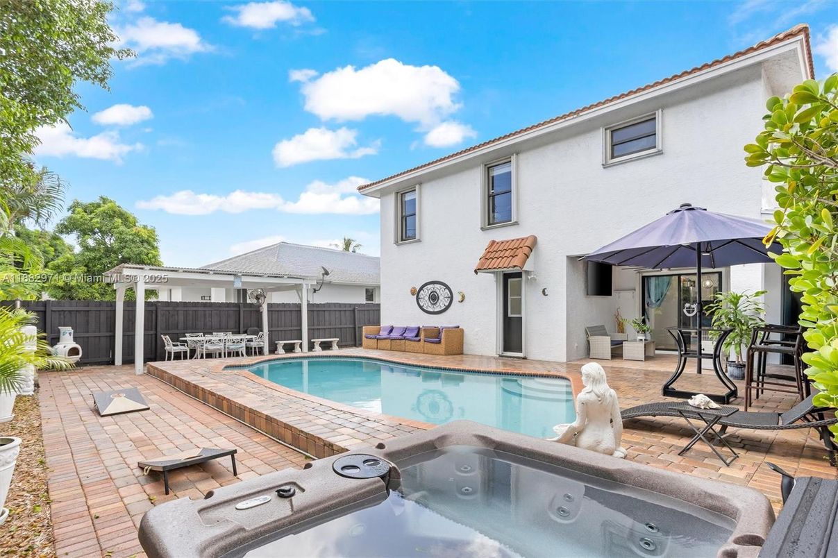 Exterior, Hot Tub, Pool