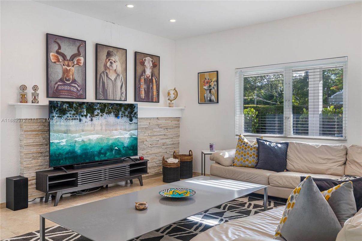 Fireplace, Interior, Living room, Recessed Lighting