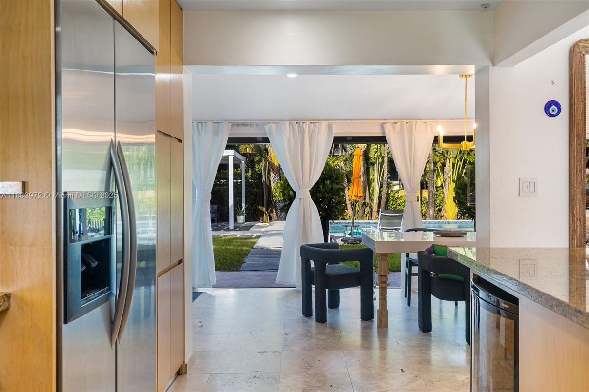 Dining room, Interior, Pendant Lights, Recessed Lighting, Stainless Steel Appliances