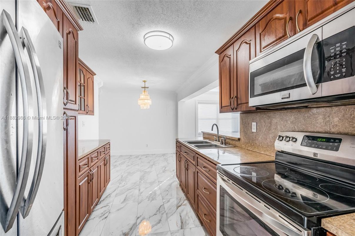 Chandelier, Interior, Kitchen, Marble, Pendant Lights