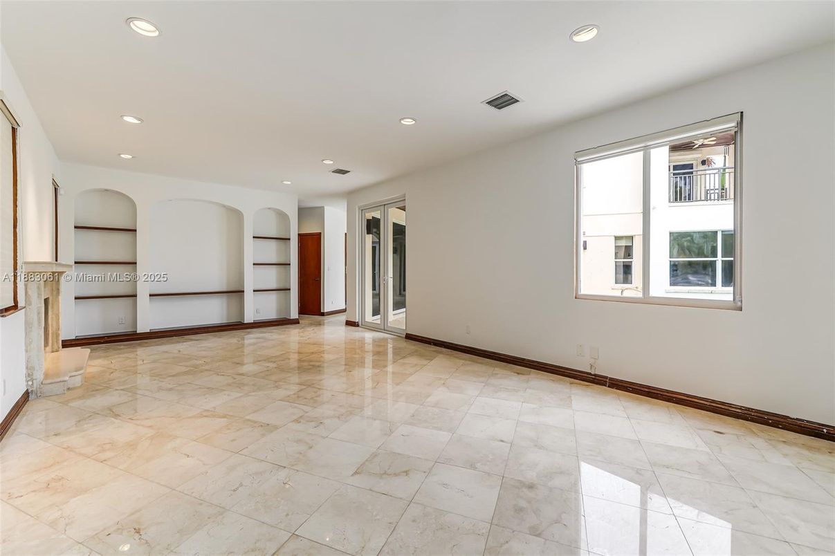 Empty room, Interior, Recessed Lighting