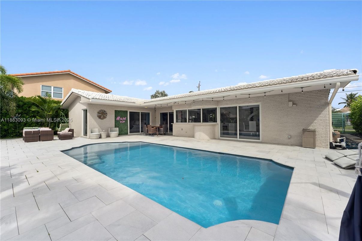 Exterior, Pool