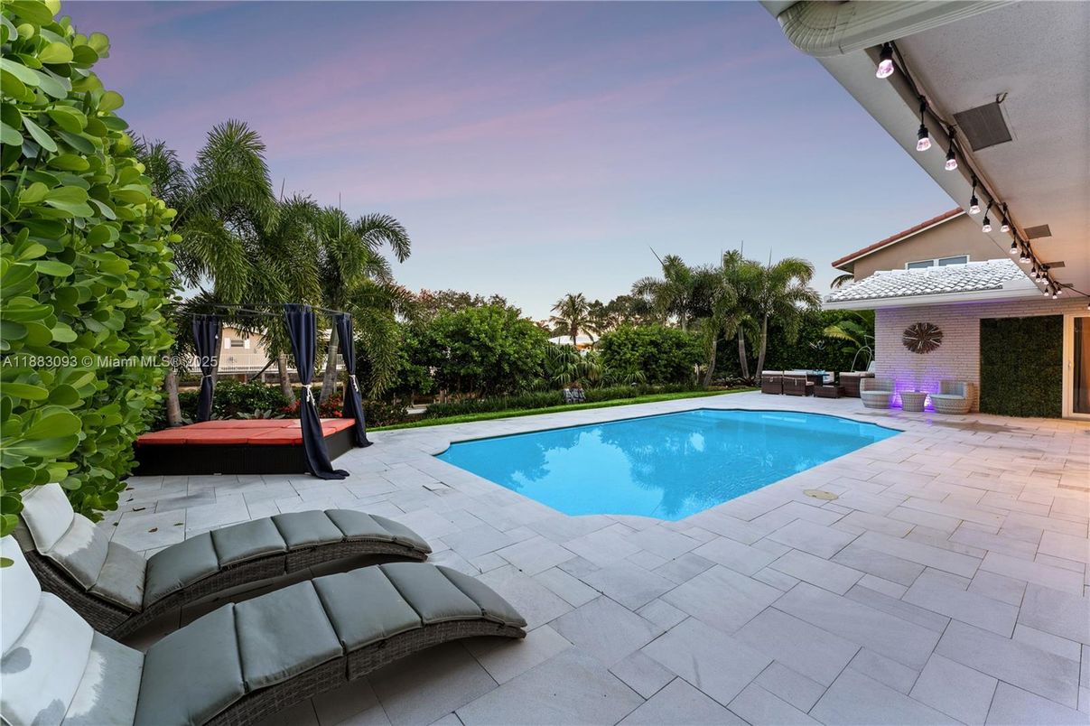 Exterior, Playground, Pool