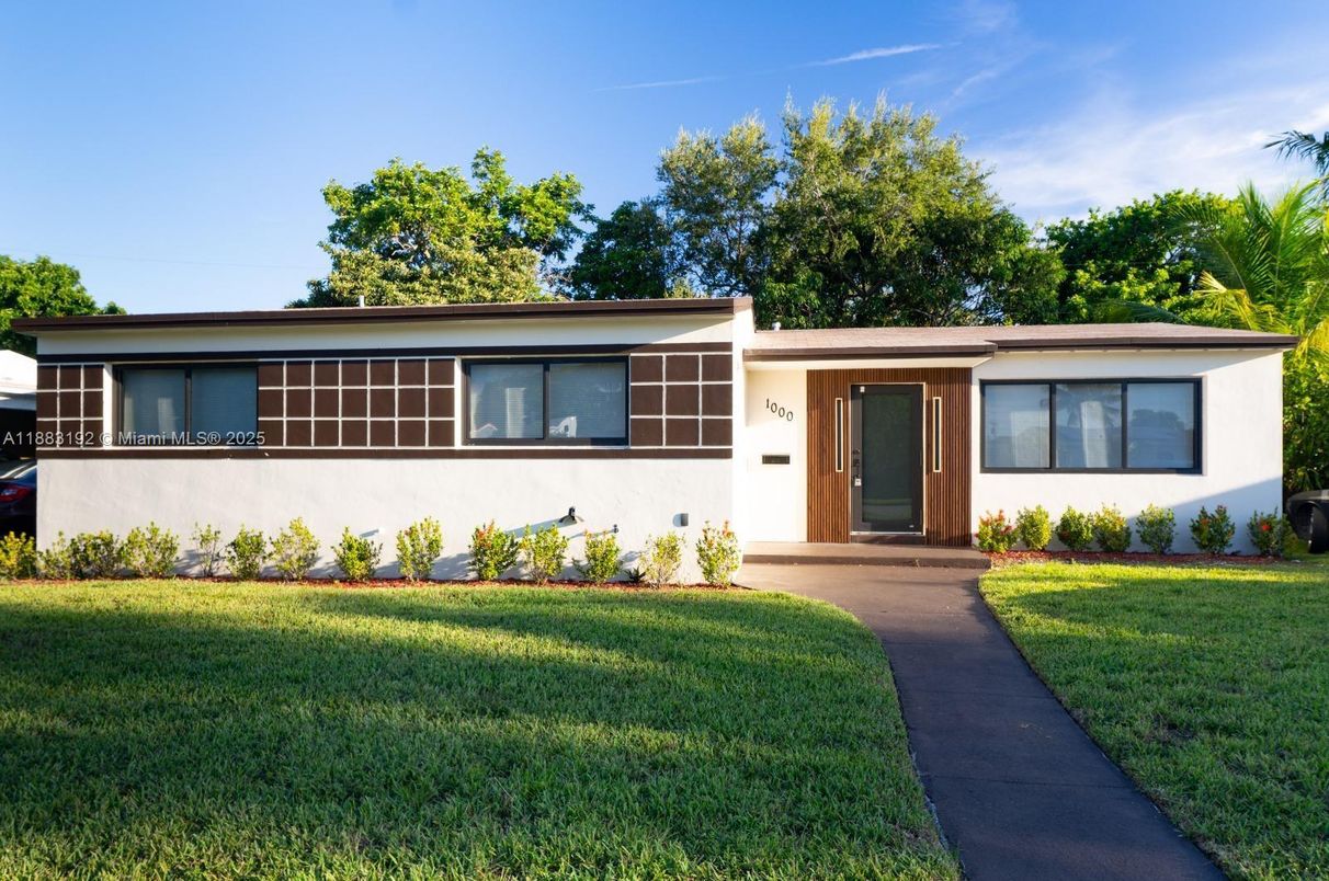 Backyard, Exterior, Facade, Ranch