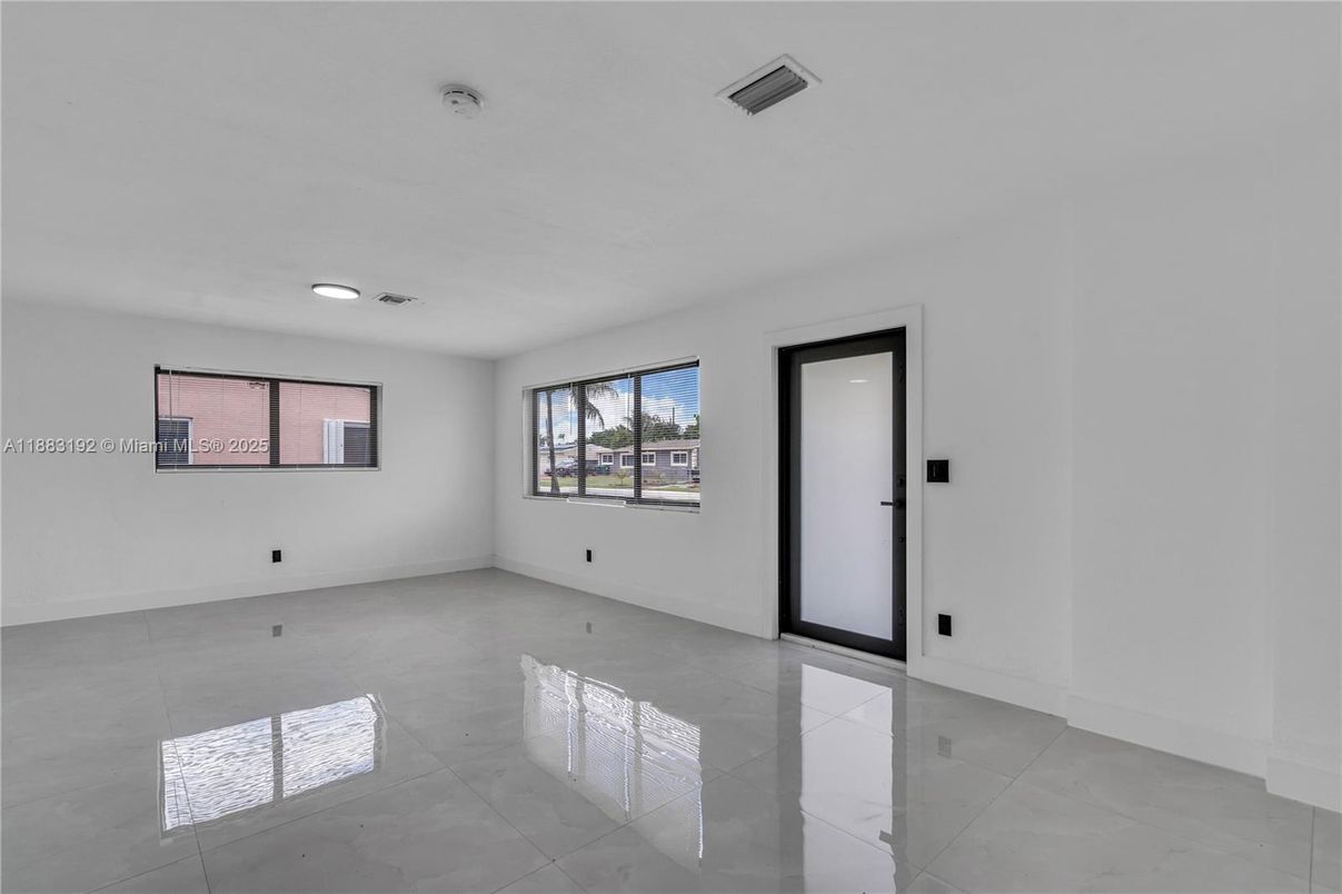 Empty room, Interior, Recessed Lighting