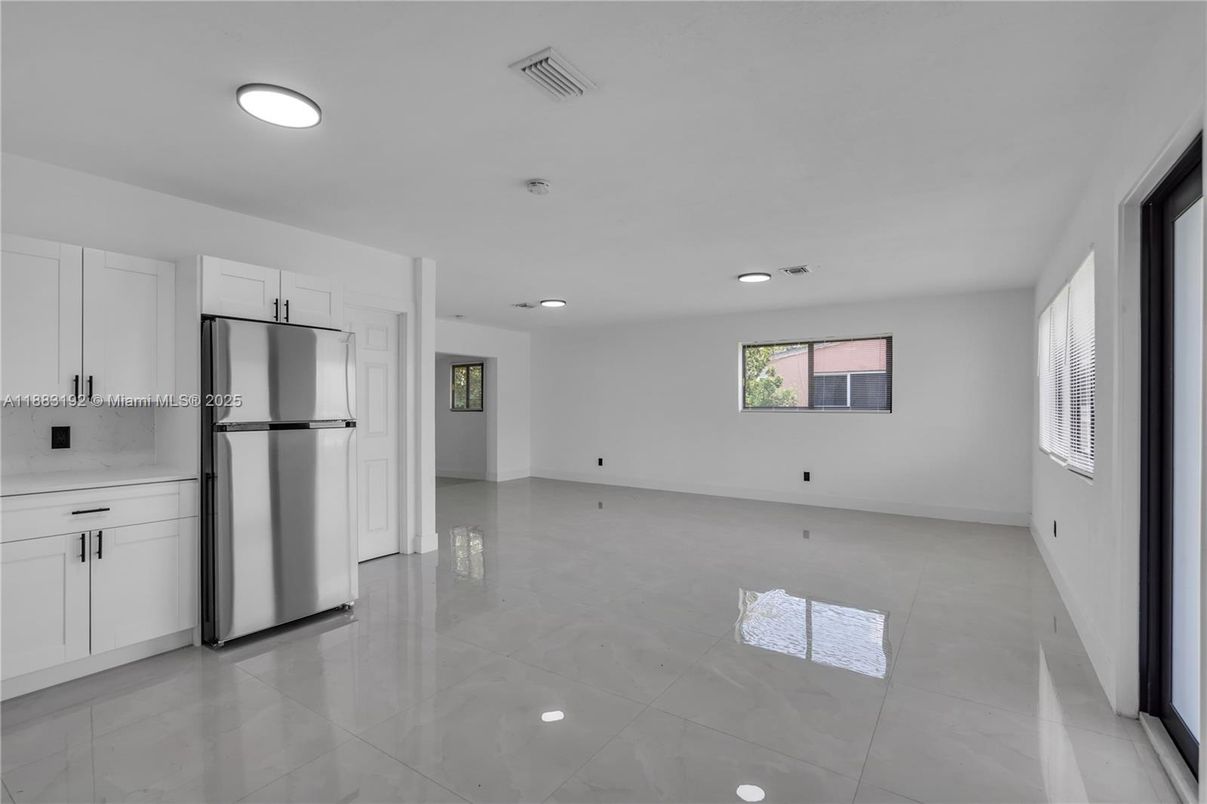 Empty room, Interior, Kitchen, Recessed Lighting