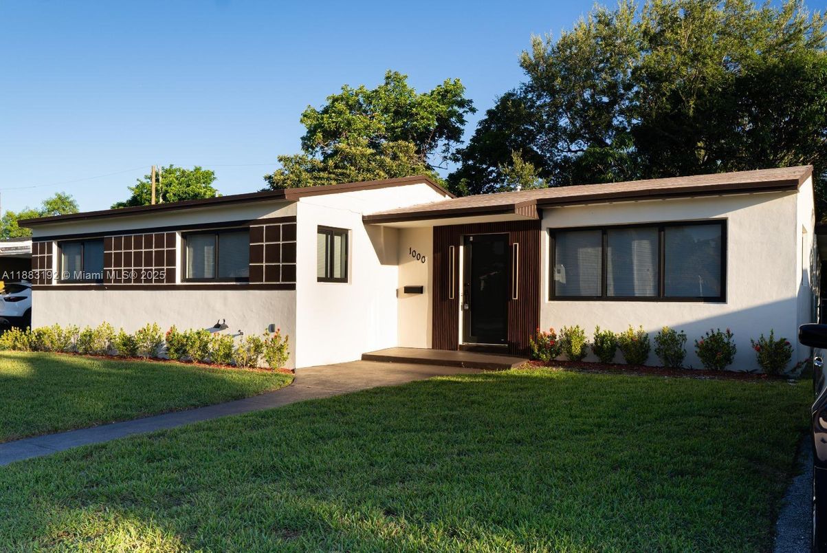 Backyard, Exterior, Facade, Ranch