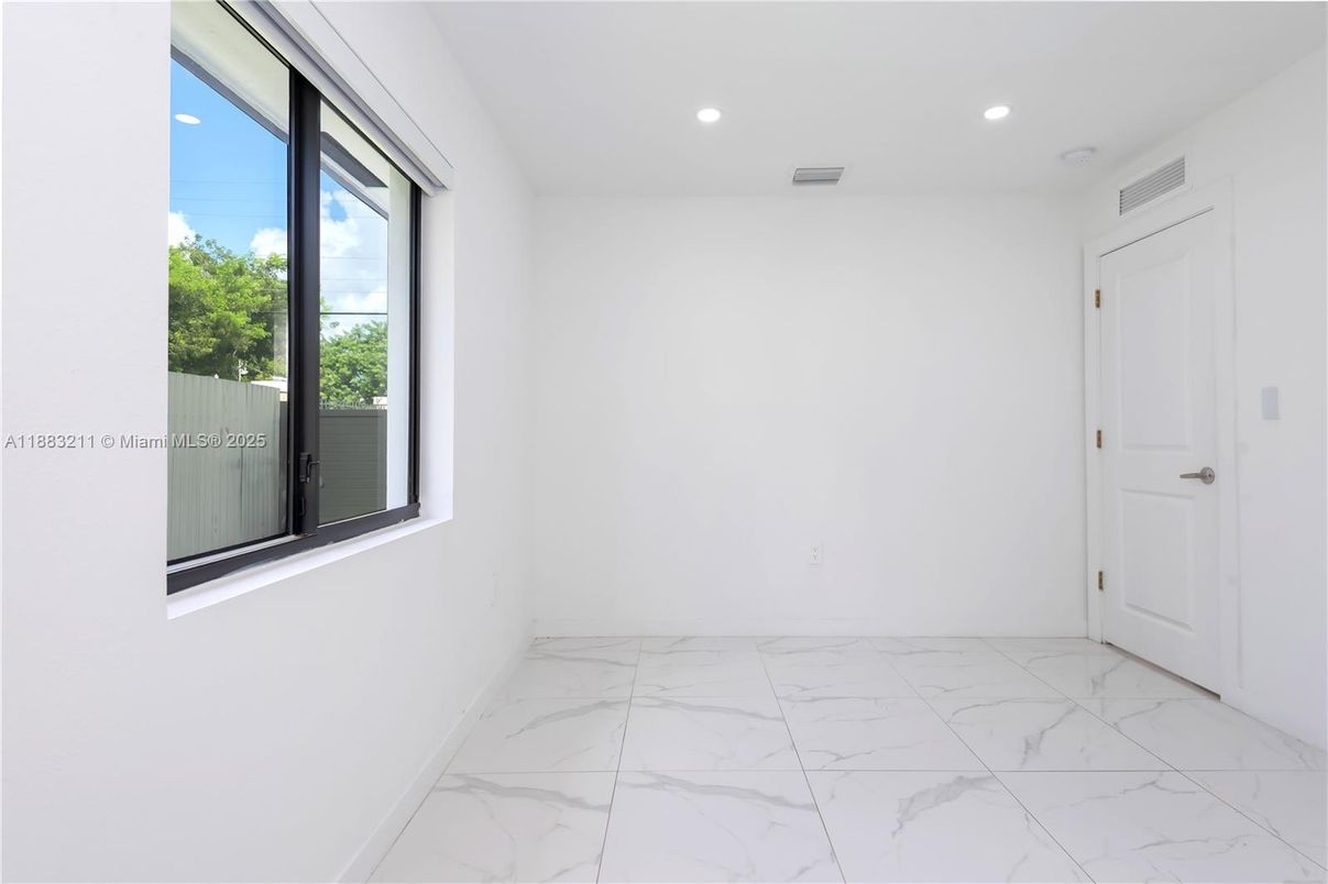 Empty room, Interior, Marble, Recessed Lighting