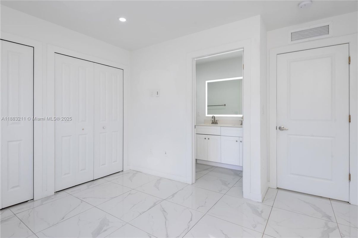 Bathroom, Empty room, Interior, Marble, Recessed Lighting