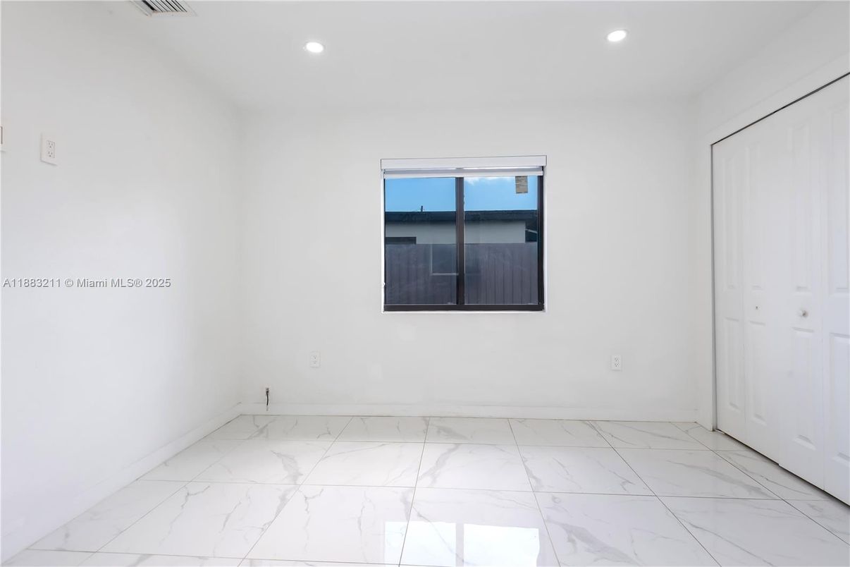 Empty room, Interior, Marble, Recessed Lighting
