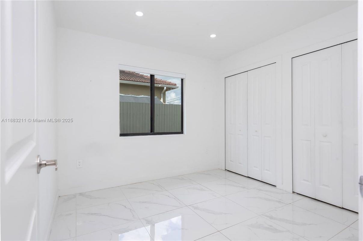 Empty room, Interior, Marble, Recessed Lighting