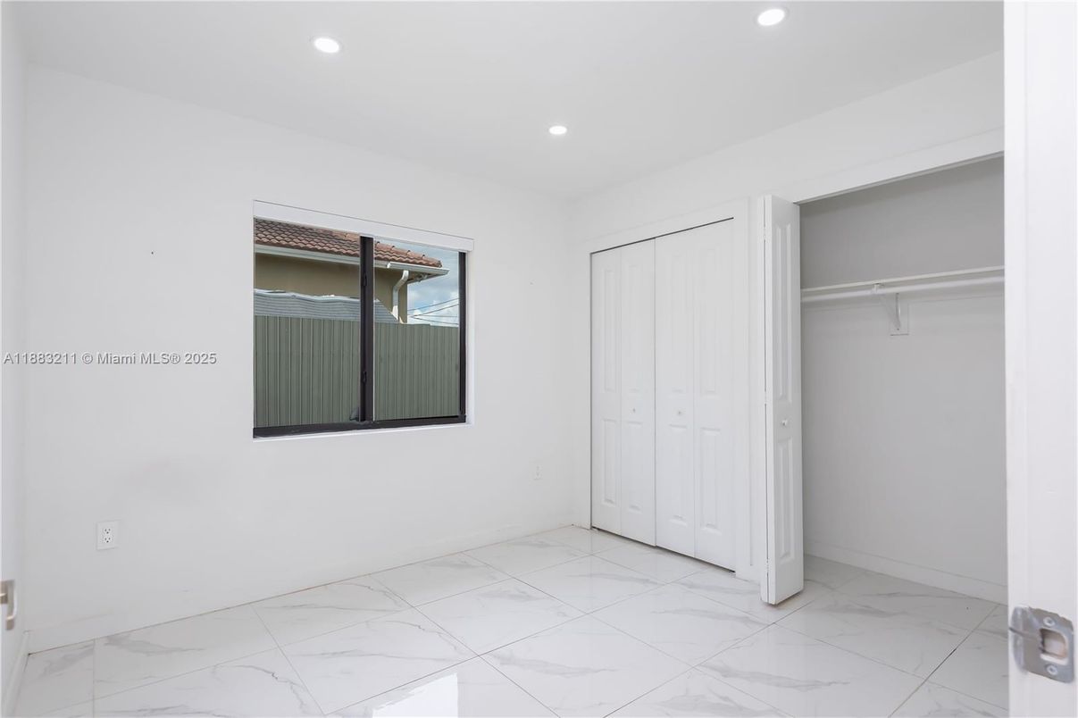 Empty room, Interior, Marble, Recessed Lighting