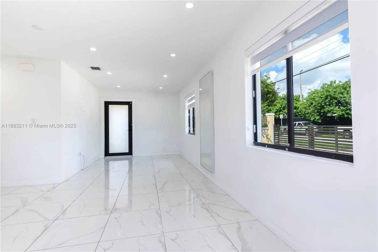 Empty room, Interior, Marble, Recessed Lighting