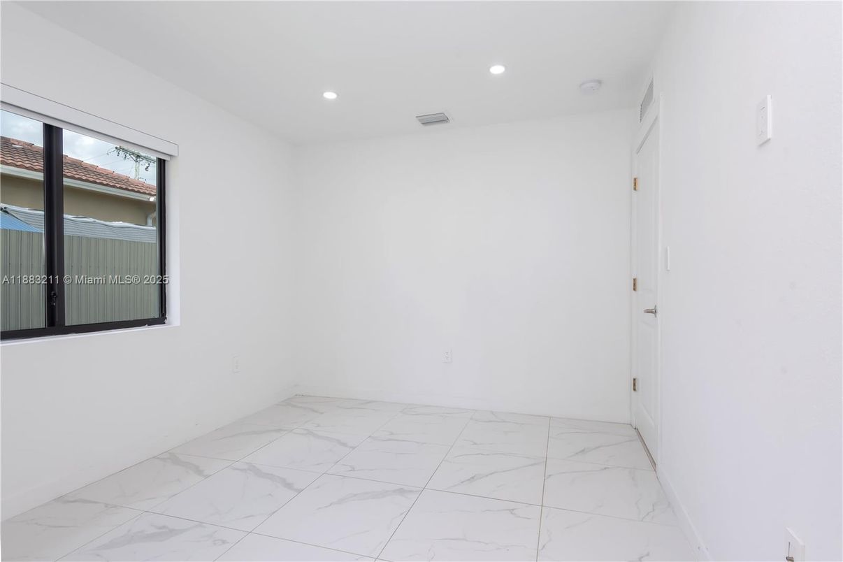 Empty room, Interior, Marble, Recessed Lighting