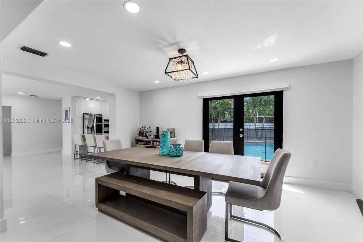 Dining room, Interior, Recessed Lighting