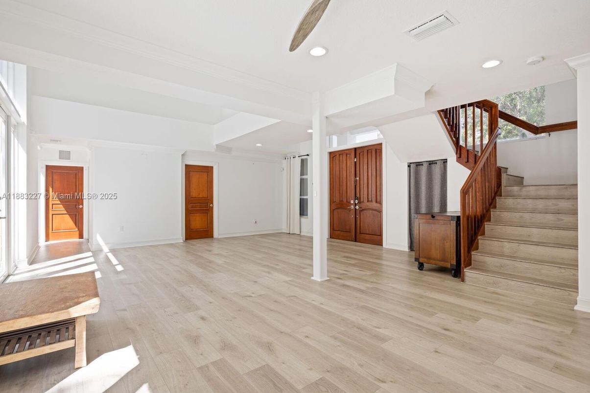 Interior, Recessed Lighting, Wood Texture Flooring