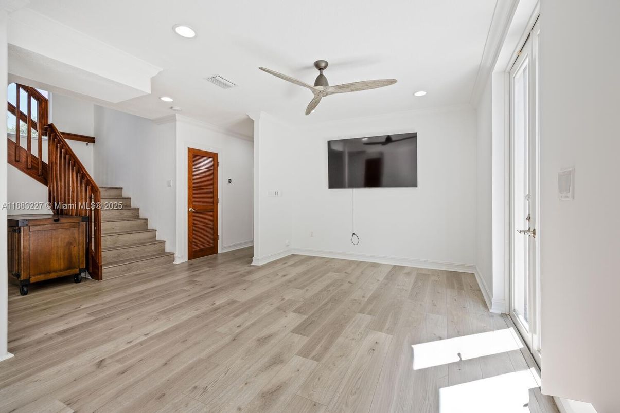 Interior, Recessed Lighting, Wood Texture Flooring