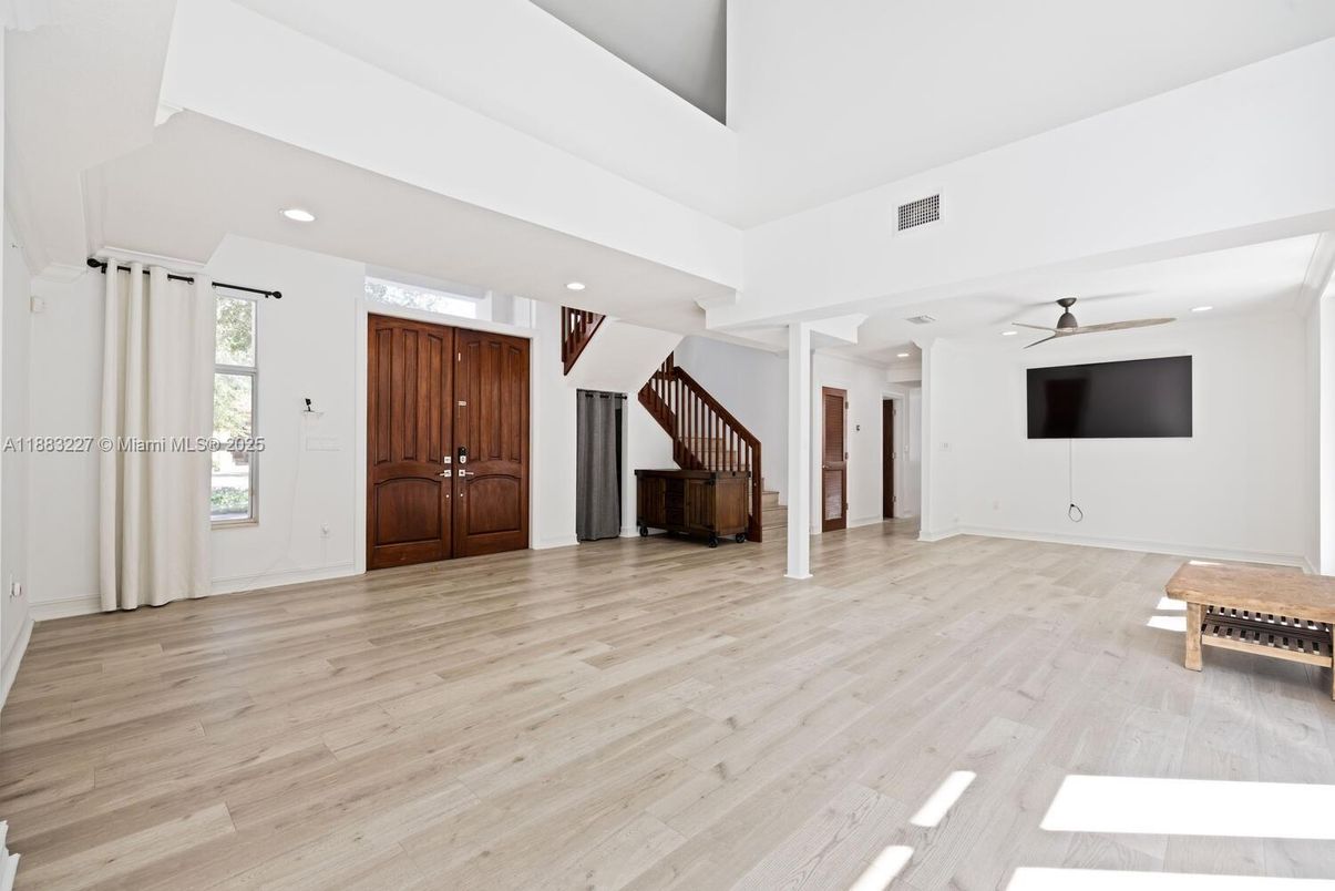 Interior, Recessed Lighting, Wood Texture Flooring