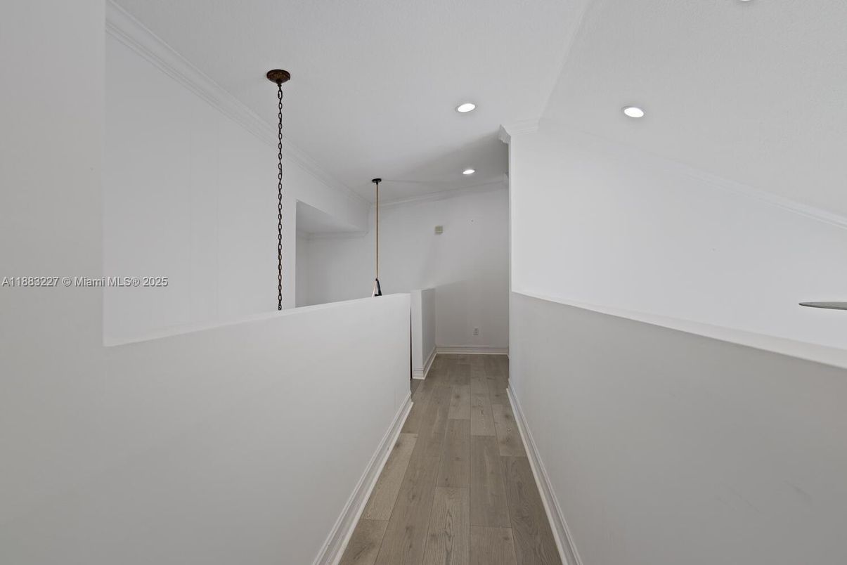 Interior, Pendant Lights, Recessed Lighting, Wood Texture Flooring