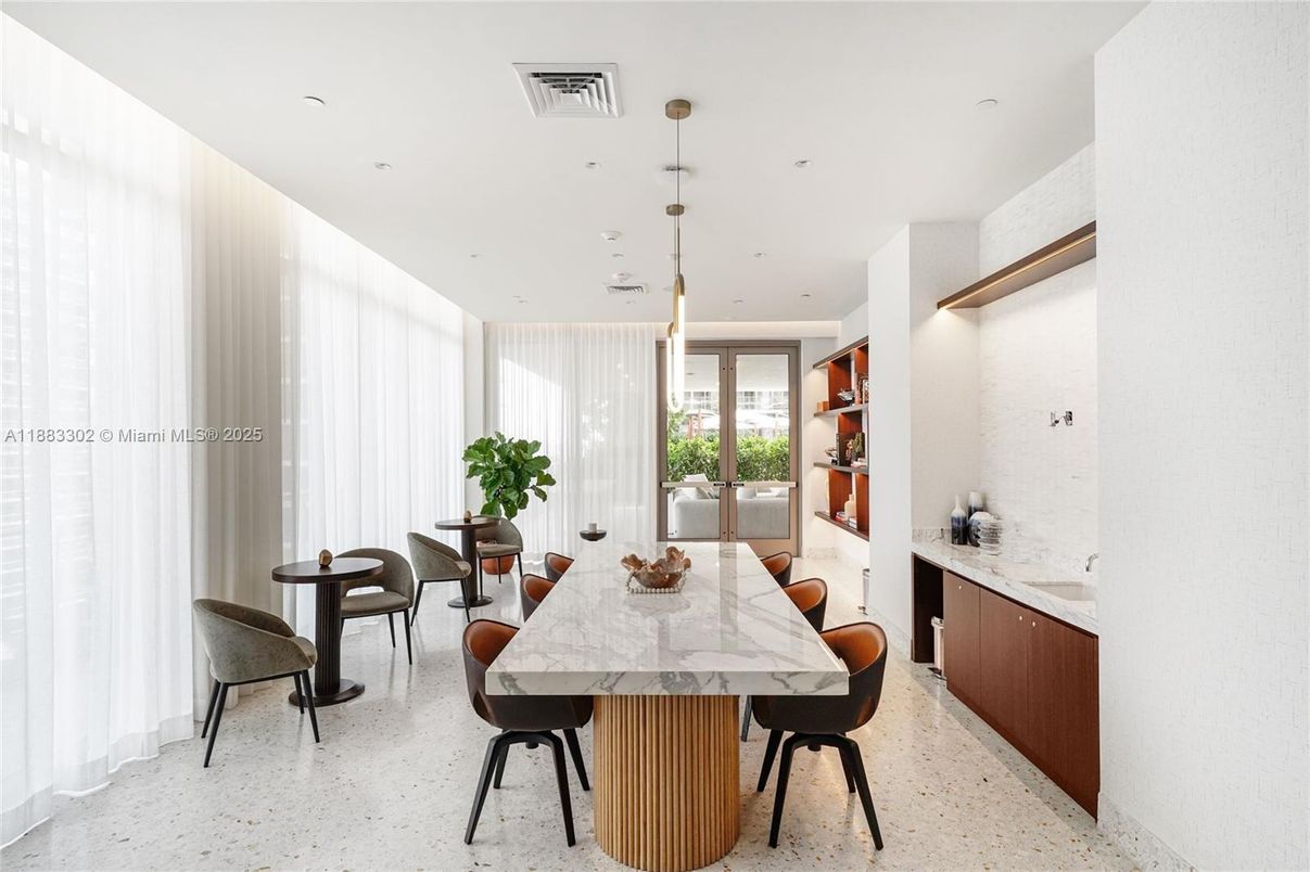 Dining room, Interior, Pendant Lights, Recessed Lighting