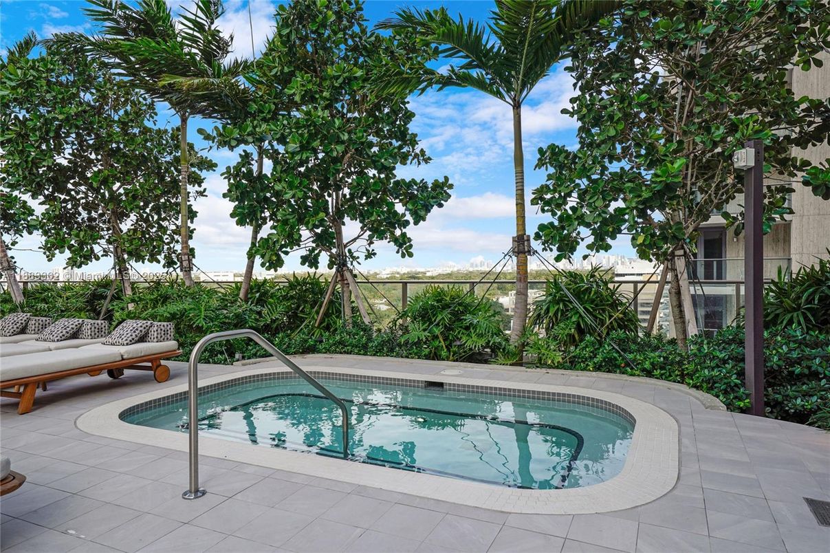 Exterior, Pool, Water