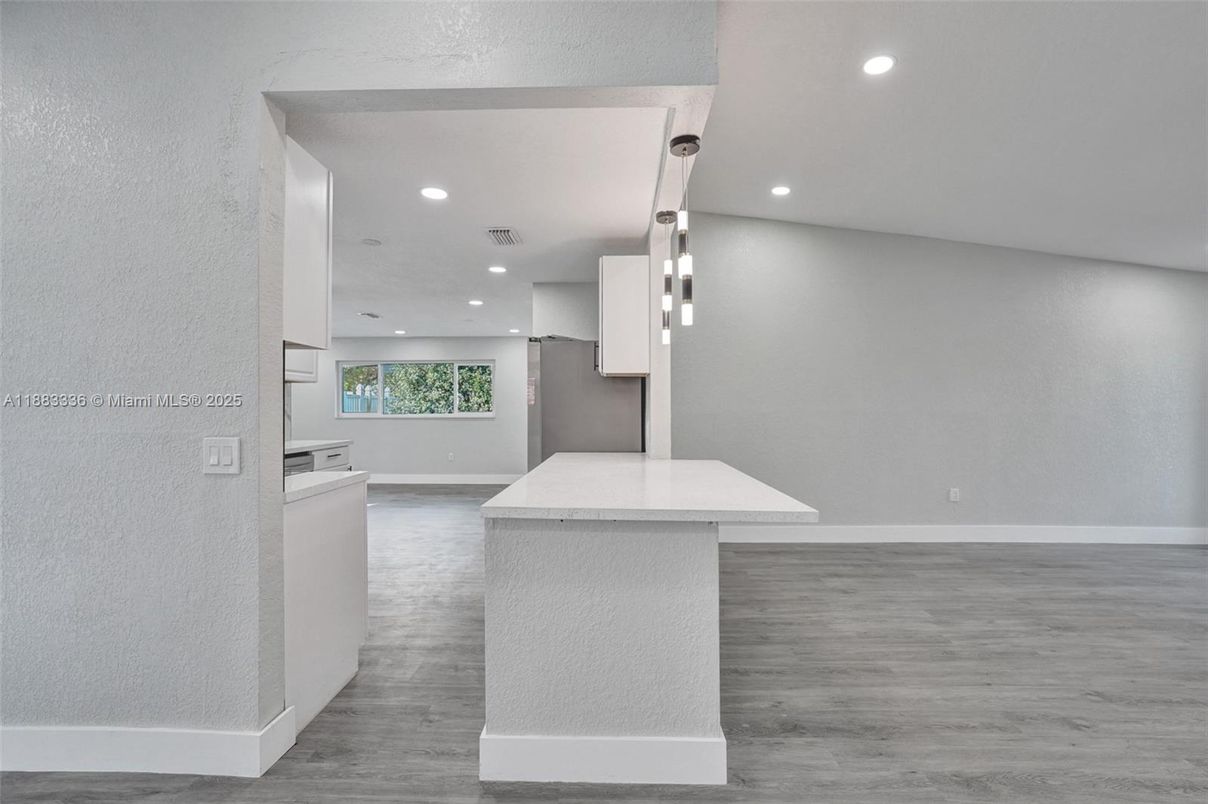 Interior, Pendant Lights, Recessed Lighting, Wood Texture Flooring