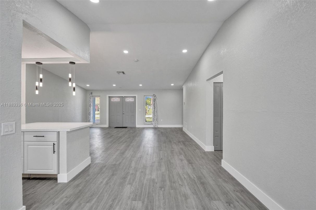 Interior, Pendant Lights, Recessed Lighting, Wood Texture Flooring