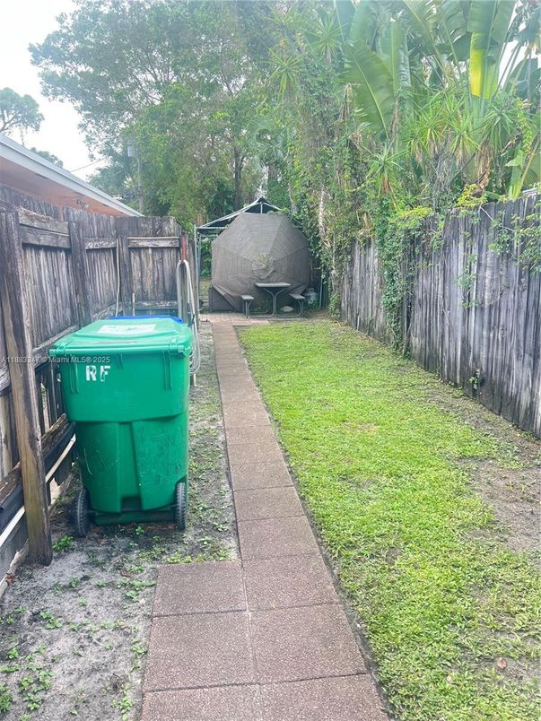 Backyard, Exterior