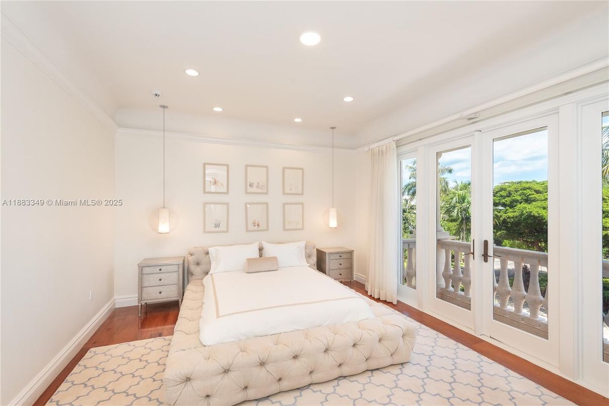 Bedroom, Interior, Pendant Lights, Recessed Lighting, Wood Texture Flooring